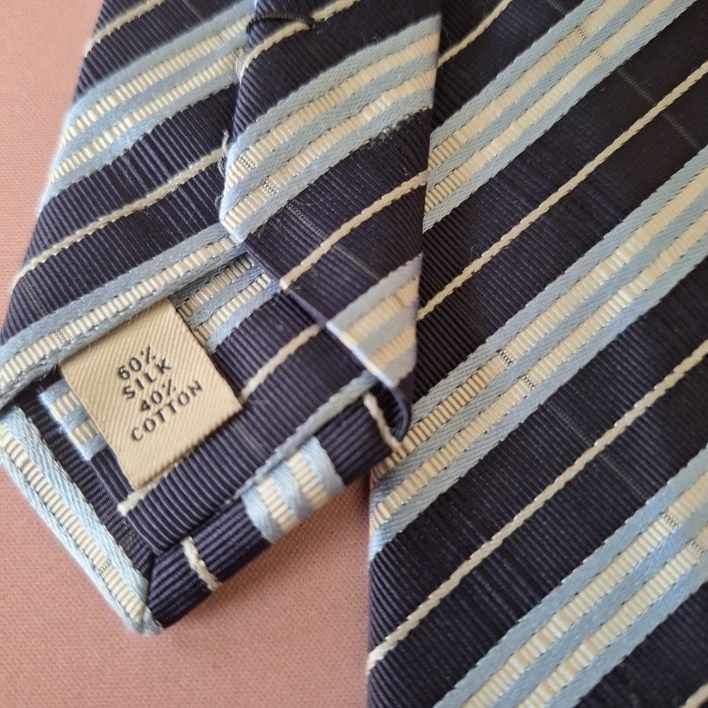 BURBERRY London!!!! Men's Tie  - Blue, Black, Gold - Picture 7 of 7